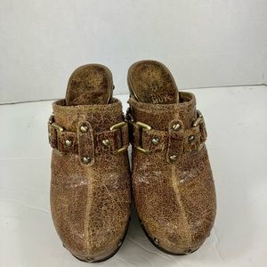 Vince camuto distressed,platform heel , leather clogs, mules.